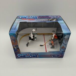 Vintage1997 Kenner Starting Lineup Freeze Frame Lindros vs Kariya Hockey Figures